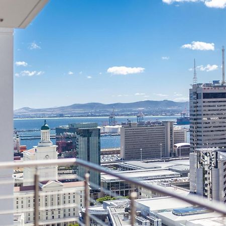 Luxurious 16 On Bree Studio Apartment - Harbour Views Kaapstad Buitenkant foto
