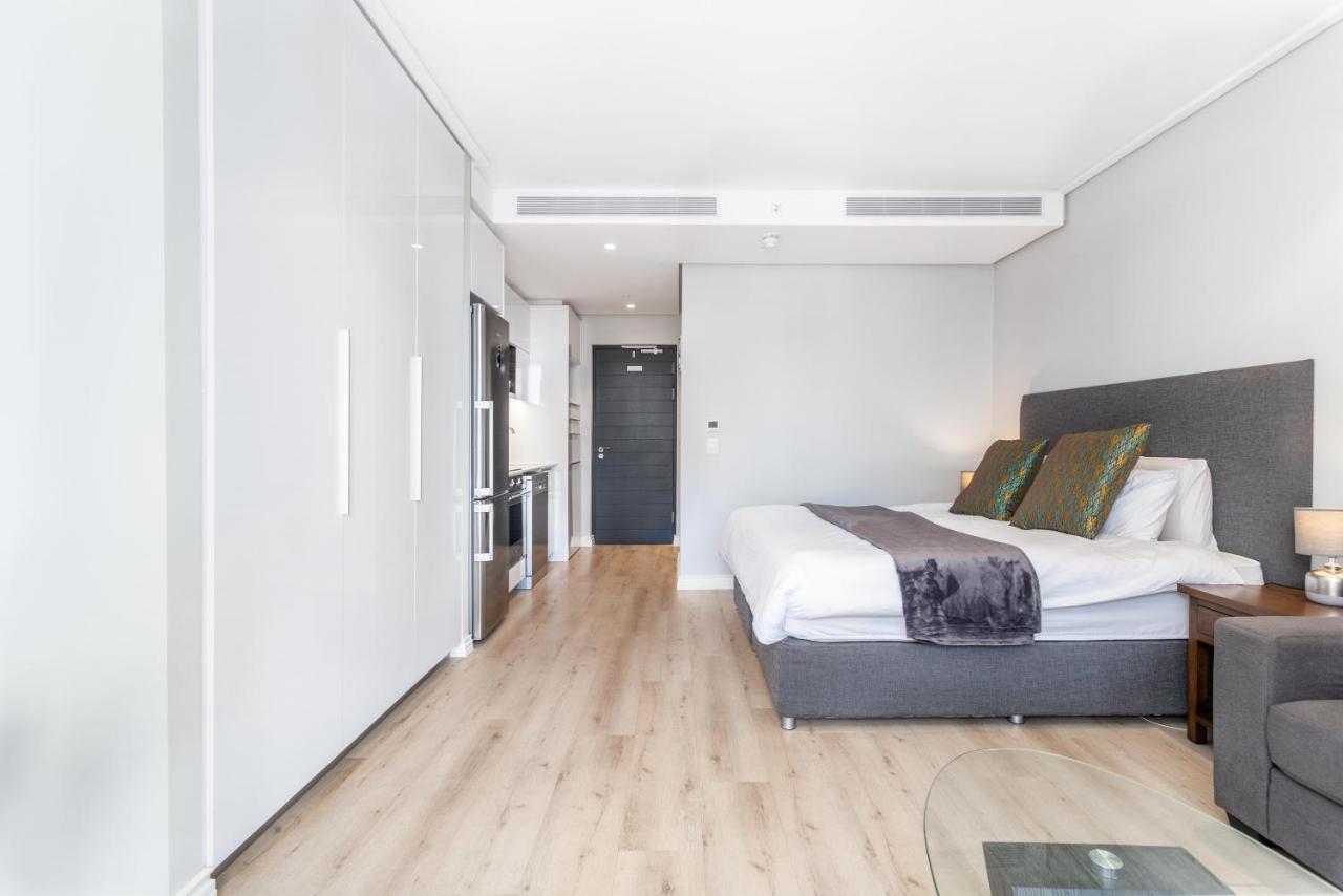 Luxurious 16 On Bree Studio Apartment - Harbour Views Kaapstad Buitenkant foto