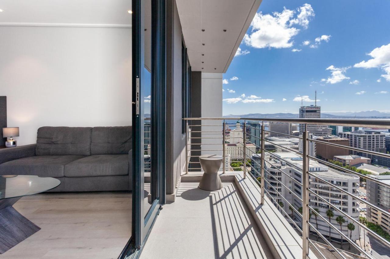 Luxurious 16 On Bree Studio Apartment - Harbour Views Kaapstad Buitenkant foto