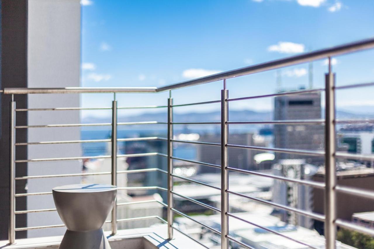 Luxurious 16 On Bree Studio Apartment - Harbour Views Kaapstad Buitenkant foto