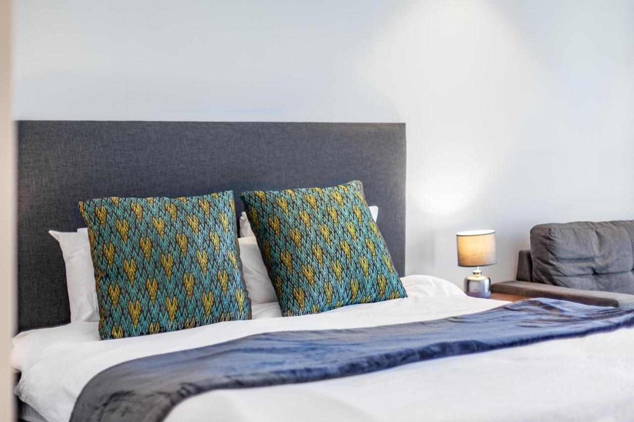 Luxurious 16 On Bree Studio Apartment - Harbour Views Kaapstad Buitenkant foto