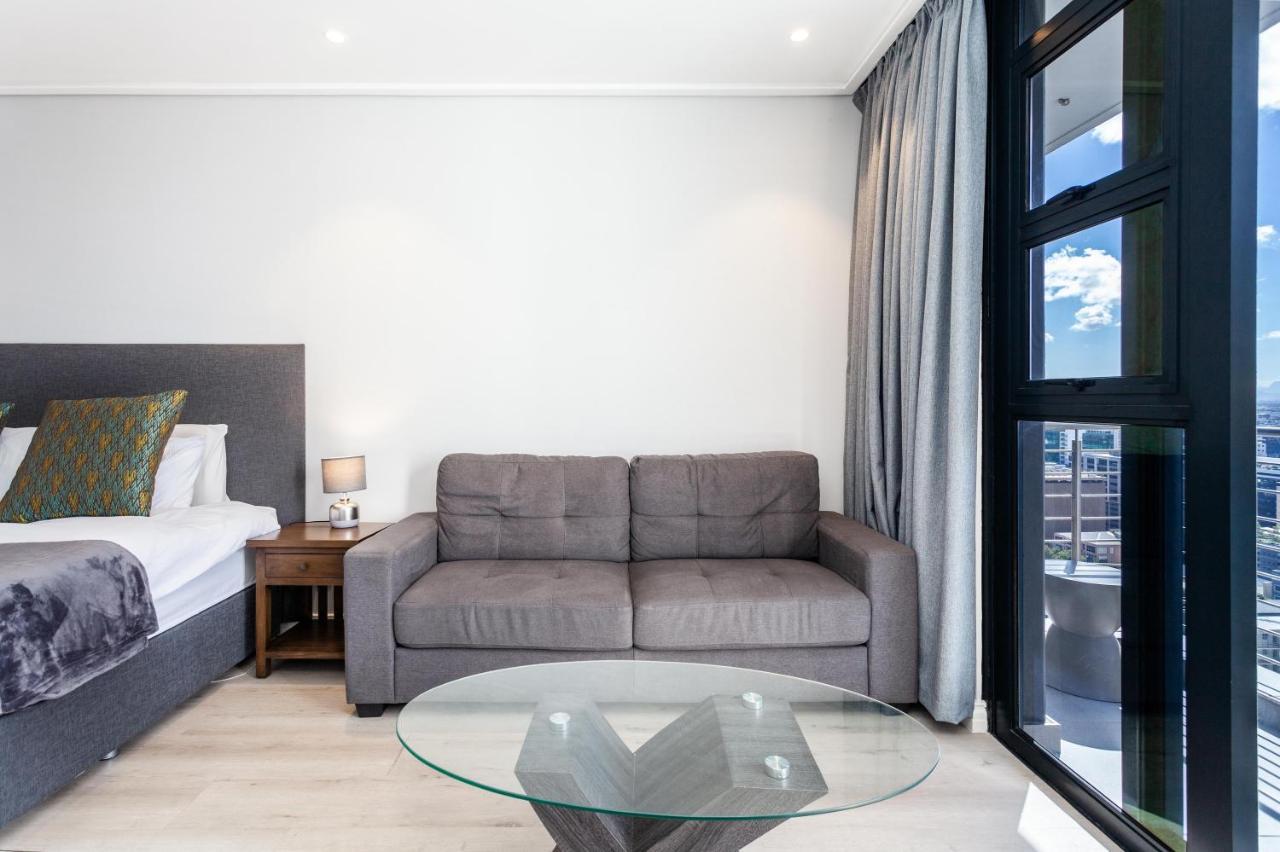 Luxurious 16 On Bree Studio Apartment - Harbour Views Kaapstad Buitenkant foto