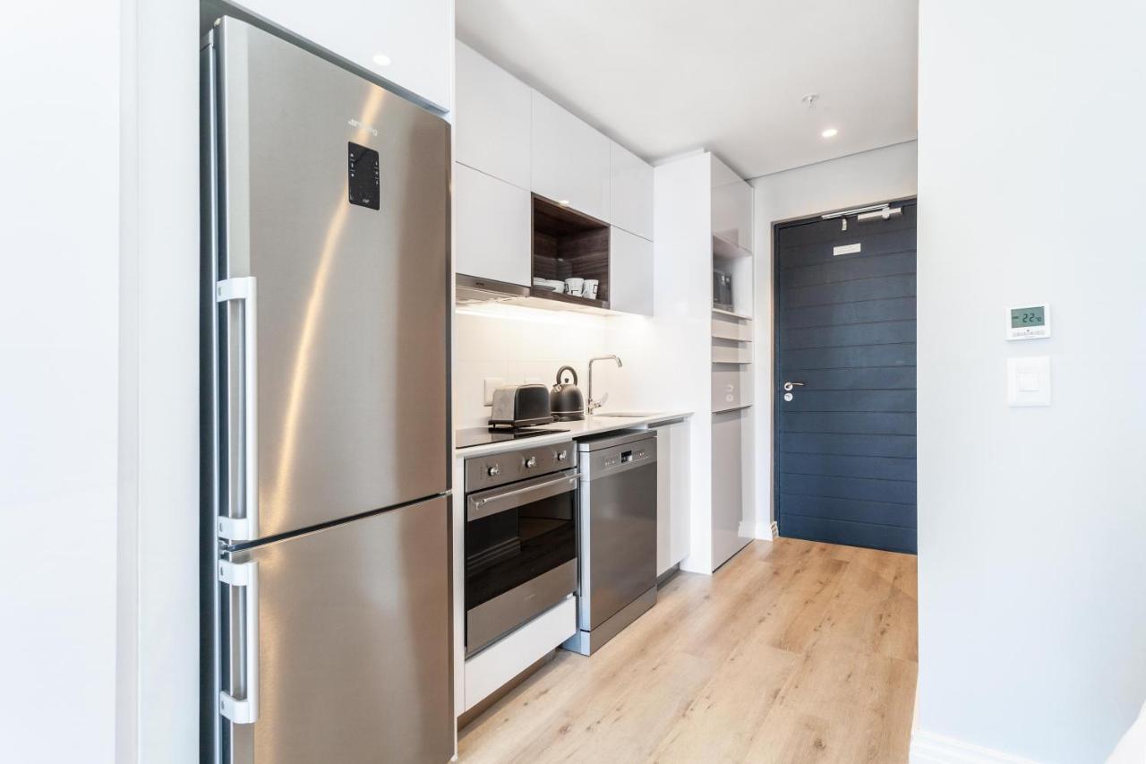 Luxurious 16 On Bree Studio Apartment - Harbour Views Kaapstad Buitenkant foto
