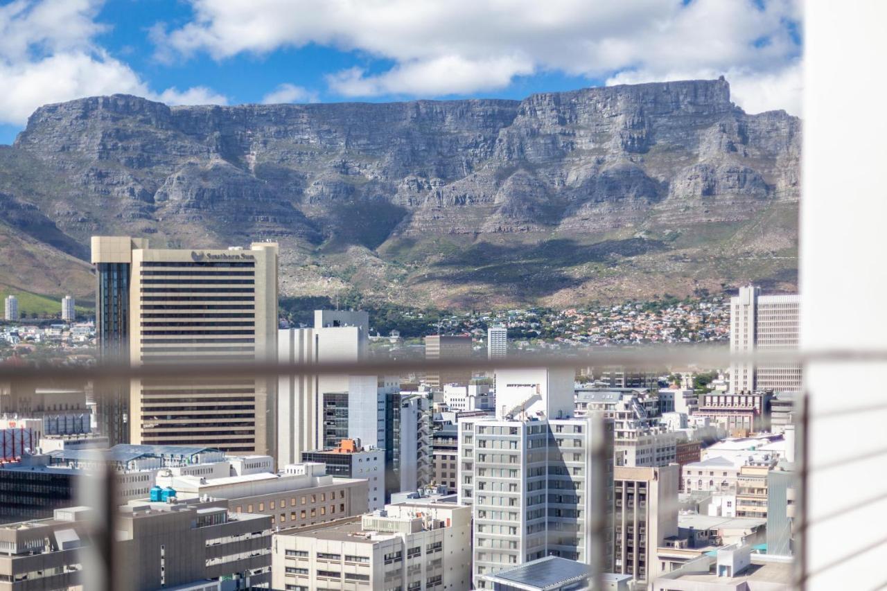 Luxurious 16 On Bree Studio Apartment - Harbour Views Kaapstad Buitenkant foto