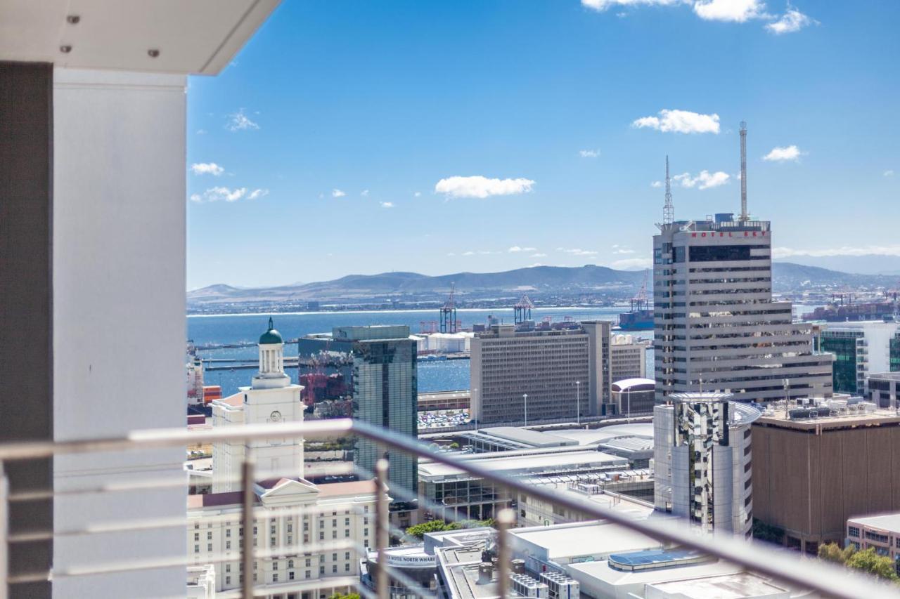 Luxurious 16 On Bree Studio Apartment - Harbour Views Kaapstad Buitenkant foto