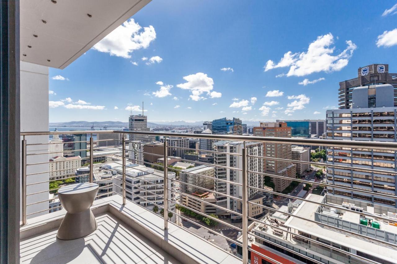 Luxurious 16 On Bree Studio Apartment - Harbour Views Kaapstad Buitenkant foto