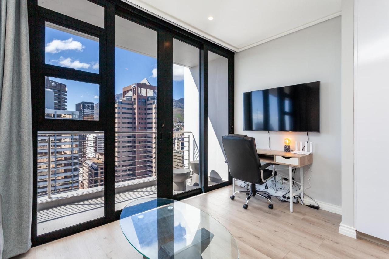 Luxurious 16 On Bree Studio Apartment - Harbour Views Kaapstad Buitenkant foto