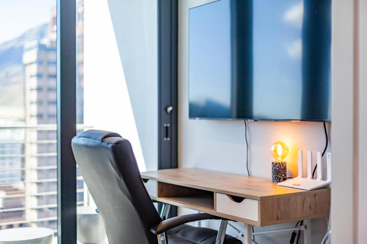 Luxurious 16 On Bree Studio Apartment - Harbour Views Kaapstad Buitenkant foto